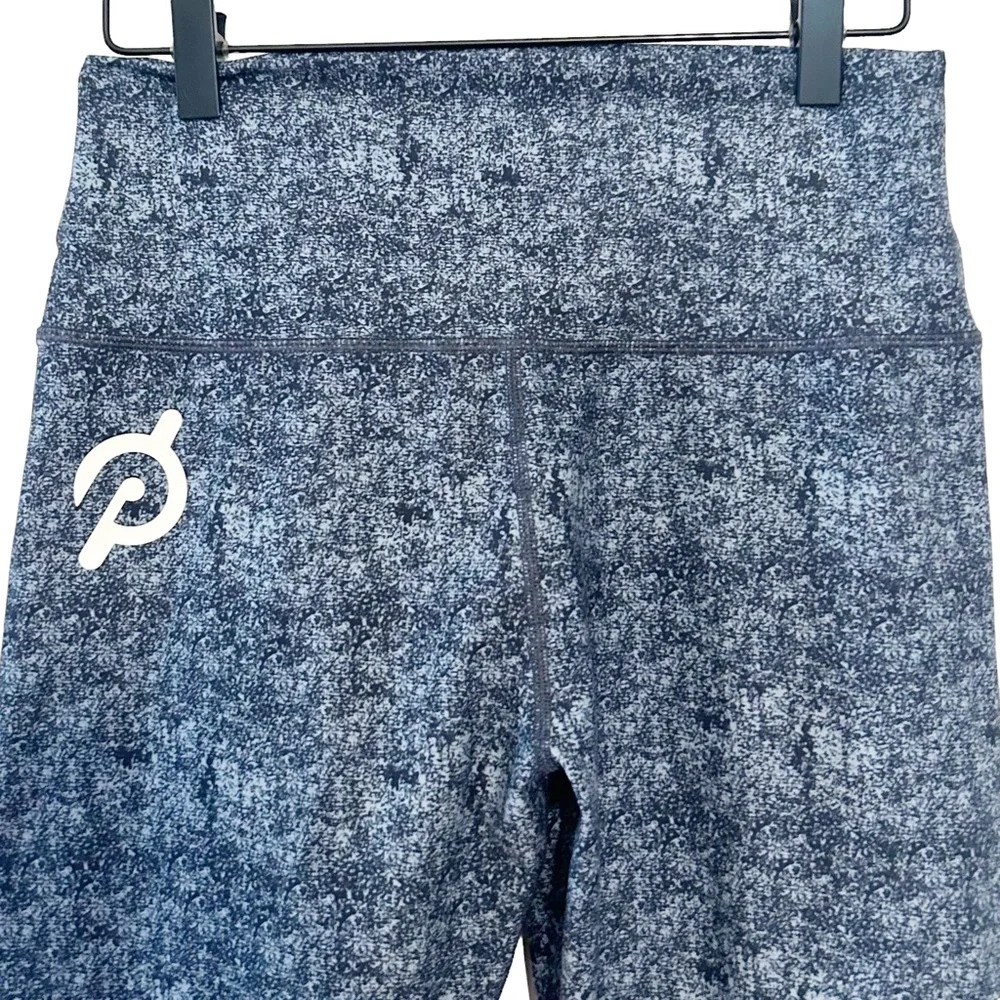 Peloton Cadence Active Workout Capri Leggings Women’s SZ Large in Blue Print - Picture 4 of 7
